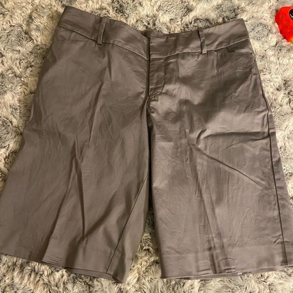 Light gray Bermuda shorts sz 12 mossimo target brand EUC - Picture 1 of 12